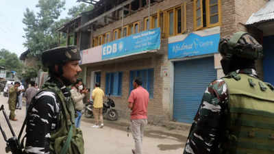 Jammu-Kashmir News: जम्मू-कश्मीर में ग्रेनेड हमले में यूपी के दो मजदूरों की मौत, लश्कर का हाइब्रिड आतंकी गिरफ्तार