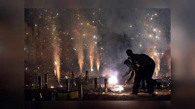 Ghaziabad News: सुप्रीम रोक के बावजूद पटाखों की ऑनलाइन मंडी, वाट्सऐप और फेसबुक पर बुकिंग के बाद होम डिलीवरी