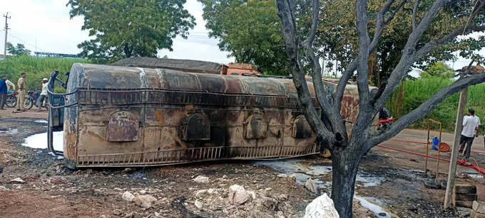 Diesel tanker met with accident mudhola and lokapura highway in Bagalkot