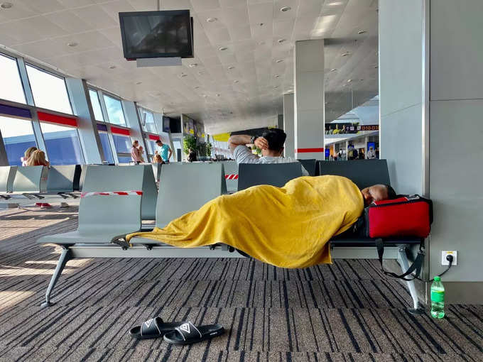 एयरपोर्ट पर सोने की सुविधा -