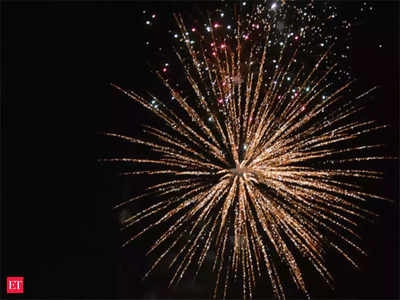 Fireworks: क्या आप जानते हैं कि पटाखों में कलर और चमक कैसे आती है? अगर नहीं, तो यहां जानें इसका वैज्ञानिक कारण 