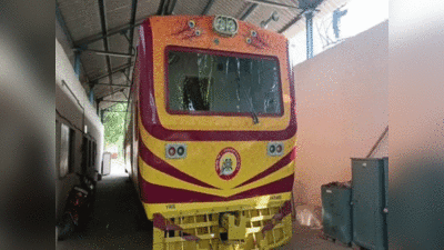 Mathura News : 1 महीने भी नहीं चल पाई 4 करोड़ की डिजिटल रेल बस, हेमा मालिनी ने किया था उद्घाटन
