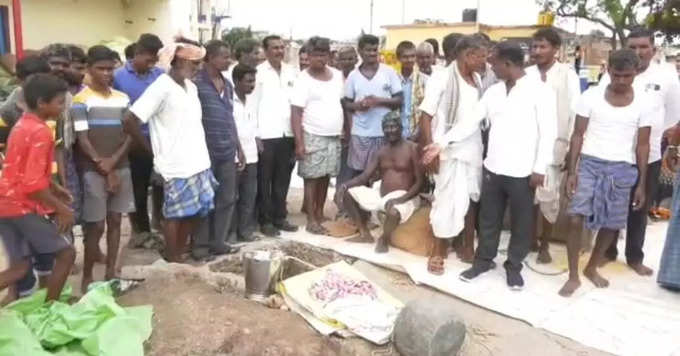 Ground water enters into underground corn storages in gadag