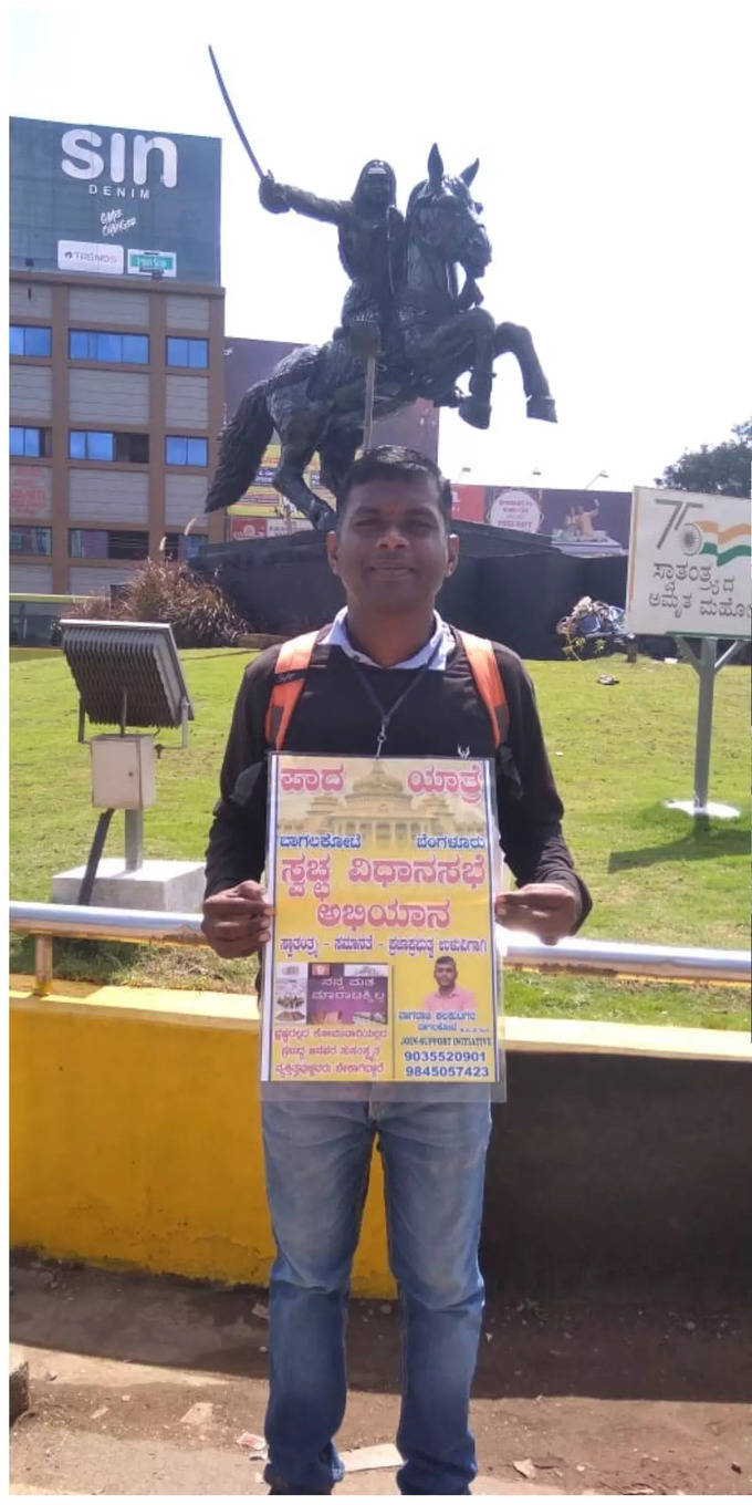 Social activist Nagaraj campaigning calling for corruption free politics, his campaign reaches Hubballi