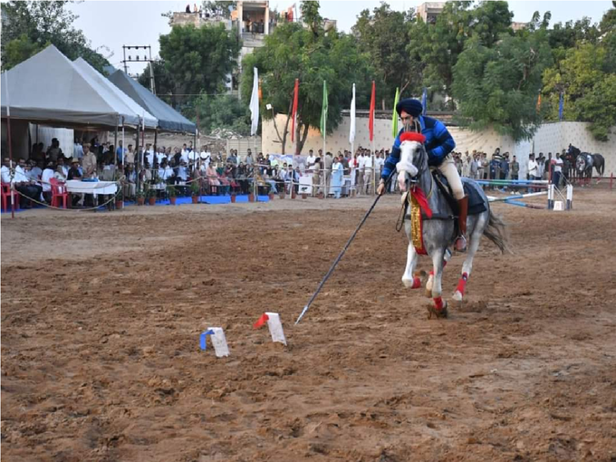 ​दर्शकों ने दबाई दांतों तले उंगली दबाई