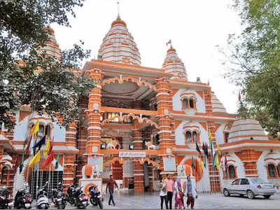 किसी समय दिल्ली में हुआ करता था गुड़गांव का शीतला माता मंदिर, जानिए यहां की धागा बांधने की मान्यता