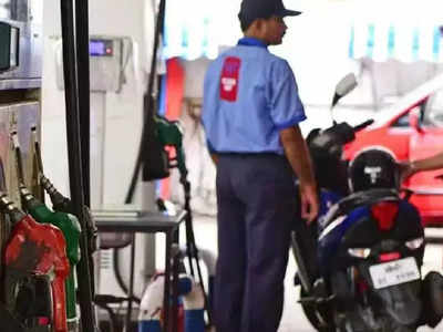 Kolkata Petrol Diesel Price: হায়দরাবাদে পেট্রল ₹110, কলকাতায় জ্বালানি কত?