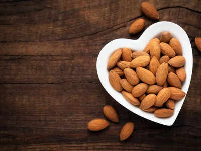 Almond Milk Benefits: യൗവനവും ആരോഗ്യവും നല്‍കാന്‍ ബദാം ഇങ്ങനെ...