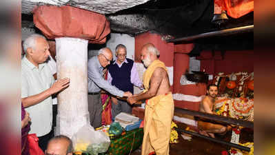 SL Bhyrappa visits Hasanamba Temple | ಹಾಸನಾಂಬ ದೇವಿ ದರ್ಶನ ಪಡೆದ ಸಾಹಿತಿ ಎಸ್‌.ಎಲ್‌.ಭೈರಪ್ಪ