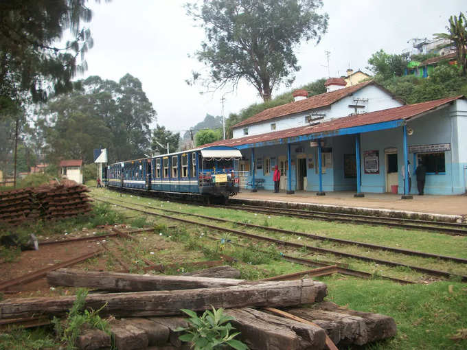 ಟಾಯ್‌ ಟ್ರೈನ್‌ನಲ್ಲಿ ಸವಾರಿ