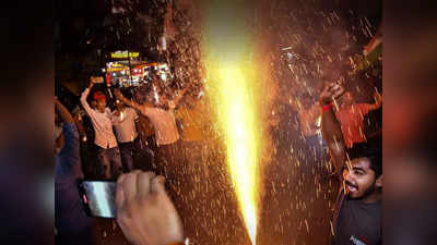 Delhi Diwali Survey News: दिल्लीवाले नहीं मानेंगे ! सर्वे कह रहा दिवाली पर हर 5 में से 2 परिवार फोड़ेंगे पटाखे