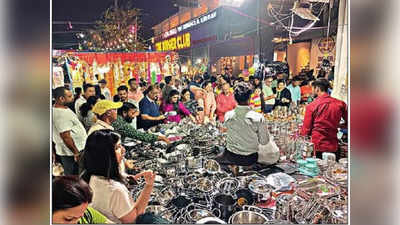 Faridabad News: दिवाली से पहले बाजारों में दिखी रौनक, धनतेरस पर लोगों ने जमकर की शॉपिंग, पढ़िए क्या-क्या खरीदा