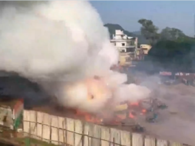 Andhra Pradesh Fire: विजयवाड़ा के जिमखाना मैदान में पटाखा स्टॉल में लगी आग, दो की जलकर मौत