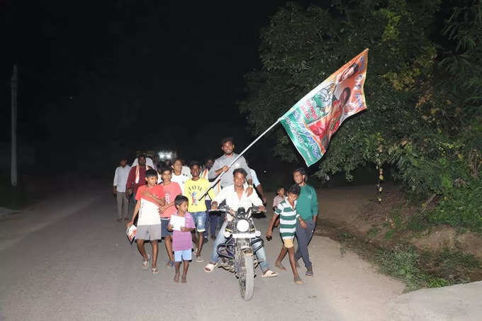 మునుగోడు ఉపఎన్నికలో అభ్యర్థుల ప్రచారం