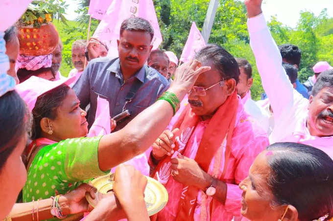 మునుగోడు ఉపఎన్నికలో అభ్యర్థుల ప్రచారం