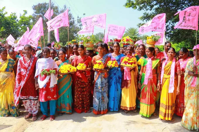 మునుగోడు ఉపఎన్నికలో అభ్యర్థుల ప్రచారం