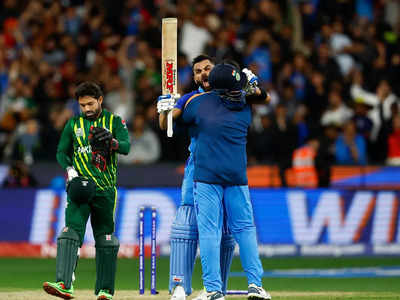 India vs Pakistan T20 Highlights: टी-२० वर्ल्डकपच्या इतिहासातील सर्वात थरारक ओव्हर; पाकिस्तानला असा धडा शिकवला