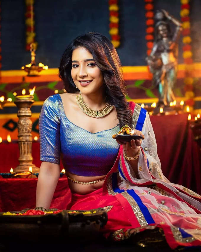 Sakshi Agarwal: வாவ்.. பார்த்துட்டே இருக்கலாம்: சாக்‌ஷி அகர்வாலின் அழகிய புகைப்படங்கள்.!