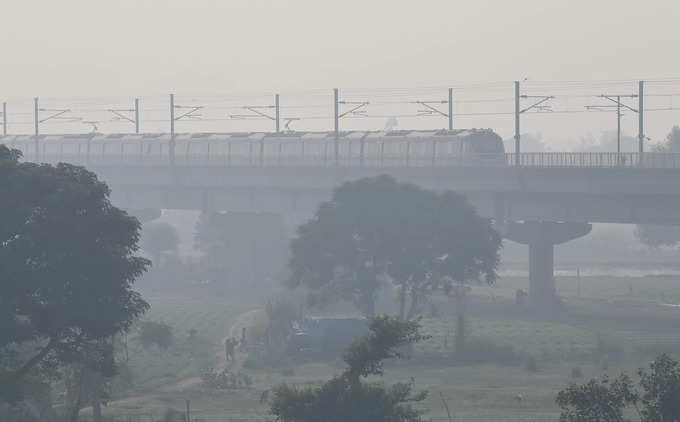 दिल्ली में प्रदूषण का हाल देखिए