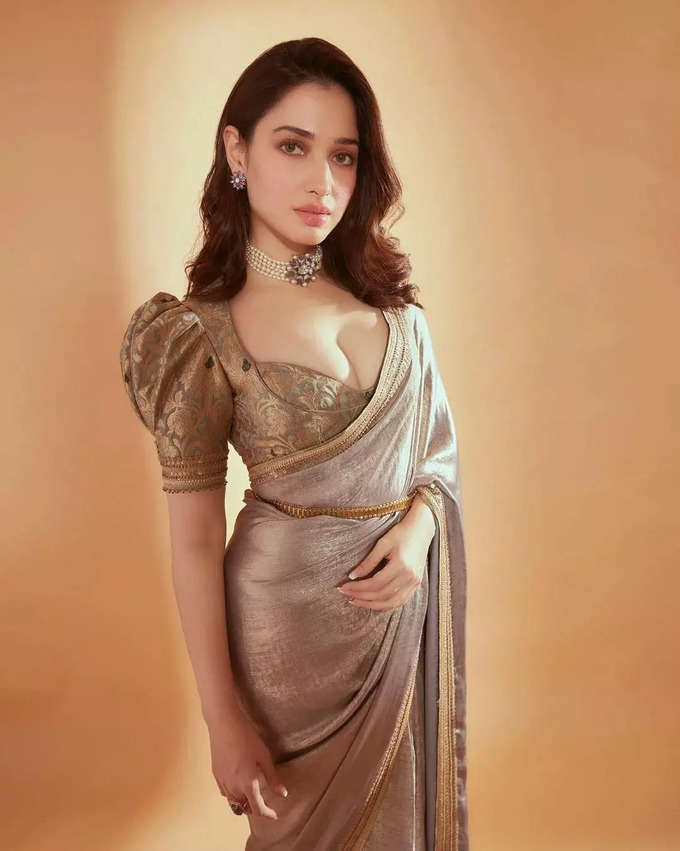 Tamannaah: புடவையிலும் கவர்ச்சி: தமன்னாவின் தீபாவளி கிளிக்ஸ்.!