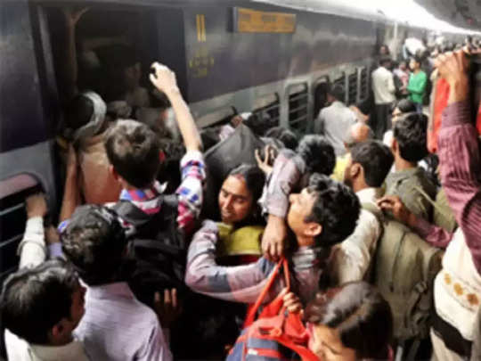 Huge rush in trains during Diwali Chhath, then why more coaches are not  added to the train: दिवाली छठ के दौरान ट्रेनों में अपार भीड़, तब ट्रेन में  ज्यादा डिब्बे क्यों नहीं