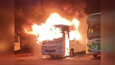 दीपावली की रात पूजा के बाद दीया से बस में लगी आग, अंदर सो रहे ड्राइवर और खलासी की मौत
