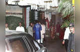 Amitabh Bachchan Diwali party: अमिताभ बच्चन ने भी रखी दिवाली की पार्टी, दरवाजे पर खड़ी नजर आईं ऐश्वर्या राय