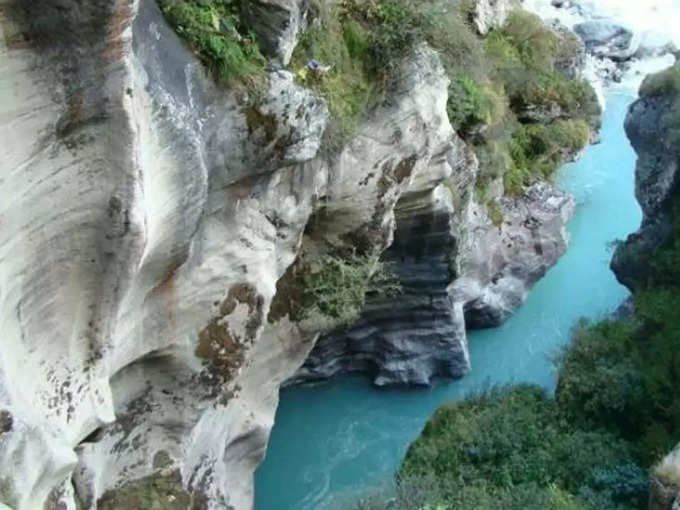 सरस्वती नदी के किनारे बैठें - Saraswati River