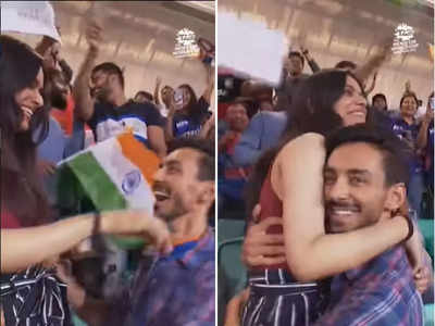 T20 World Cup: तो रिश्ता पक्का...! इधर भारत को जीत मिली उधर फैन को मिला प्यार, स्टेडियम में यूं किया इजहार