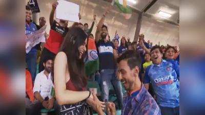 IND vs NED મેચ સમયે સર્જાયો રોમેન્ટિક માહોલ, ભારતીય ફેને ગર્લફ્રેન્ડને પ્રપોઝ કરીને રિંગ પહેરાવી