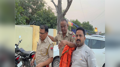 Rajasthan News: ट्रैफिक क्लीयर करवा रहे थे पुलिस अधिकारी , पीछे से आए गुस्साए  सांड ने पटक दिया