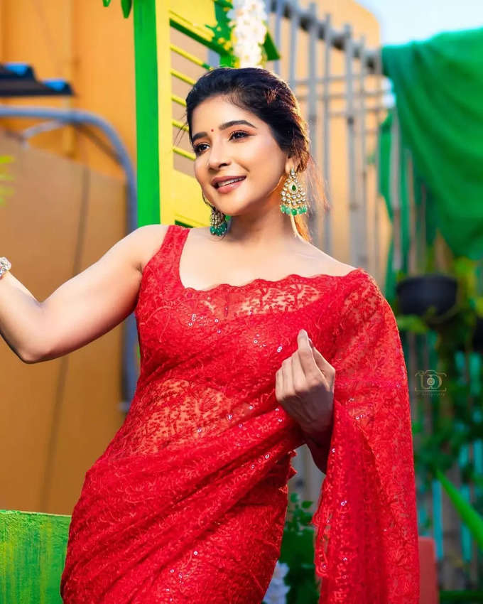 Sakshi Agarwal: ப்ப்பா.. புடவையில் சொக்க வைக்கும் சாக்‌ஷி அகர்வால்: அசத்தல் போட்டோஸ்.!