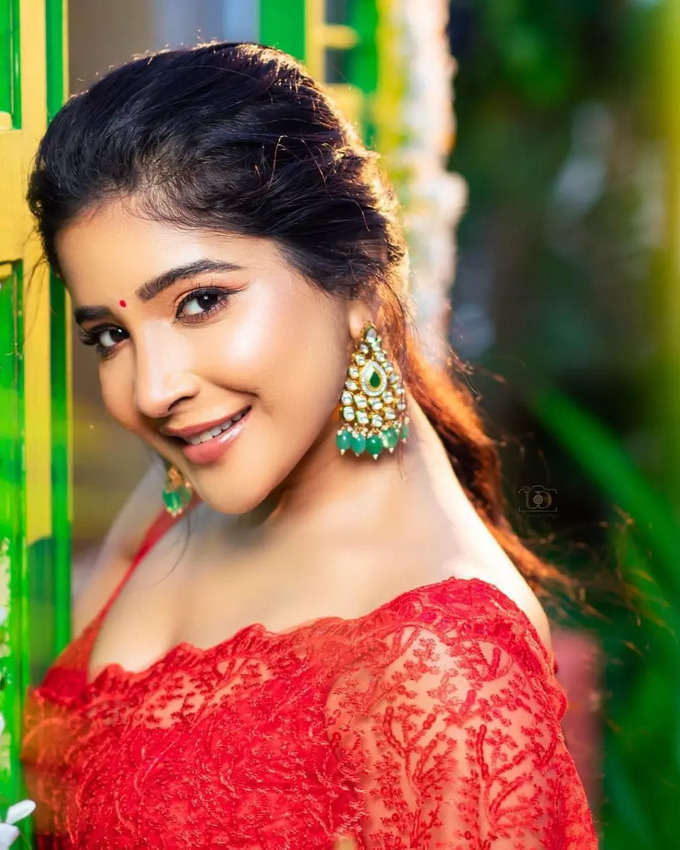 Sakshi Agarwal: ப்ப்பா.. புடவையில் சொக்க வைக்கும் சாக்‌ஷி அகர்வால்: அசத்தல் போட்டோஸ்.!