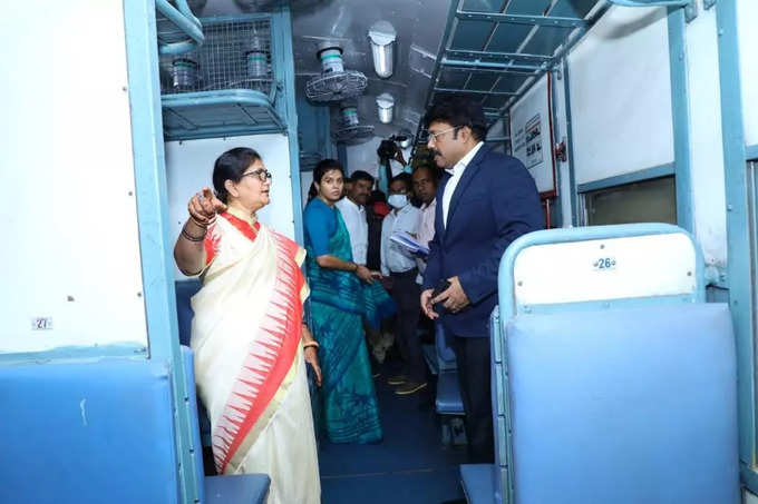 Minister Shashikala Jolle inspecting in Train