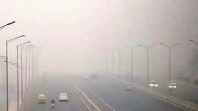 Delhi Air Quality: ದಿಲ್ಲಿಯಲ್ಲಿ ವಾಯು ಮಾಲಿನ್ಯ ವಿಕೋಪಕ್ಕೆ: ಹೊಣೆ ವಿಚಾರದಲ್ಲಿ ಎಎಪಿ-ಬಿಜೆಪಿ ಕಿತ್ತಾಟ