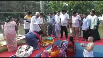 Chhath Puja 2022: मुख्यमंत्री नीतीश कुमार ने अस्ताचलगामी सूर्य को दिया अर्घ्य