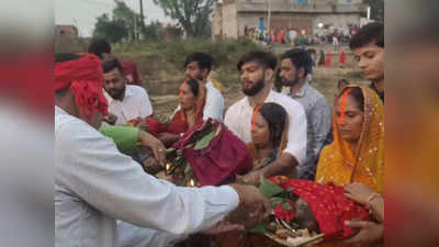 Bihar Chhath Puja: सूर्य उपासना के महापर्व, भगवान भास्कर को व्रतियों ने दिया अर्घ्य, देखिए तस्वीरें