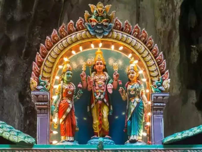 முருகனுக்கு மஞ்சள் நீராட்டு