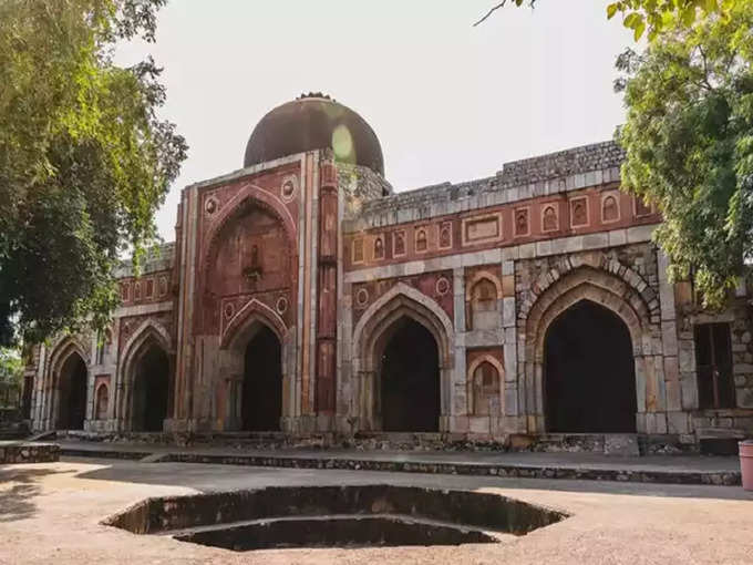 जमाली कमाली मकबरा और मस्जिद - Jamali Kamali Maqbara