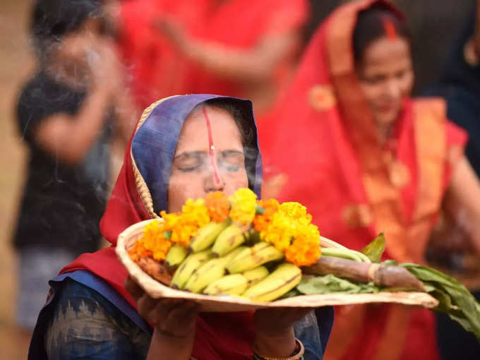 उदीयमान सूर्य को अर्घ्य के साथ संपन्न हुआ महापर्व