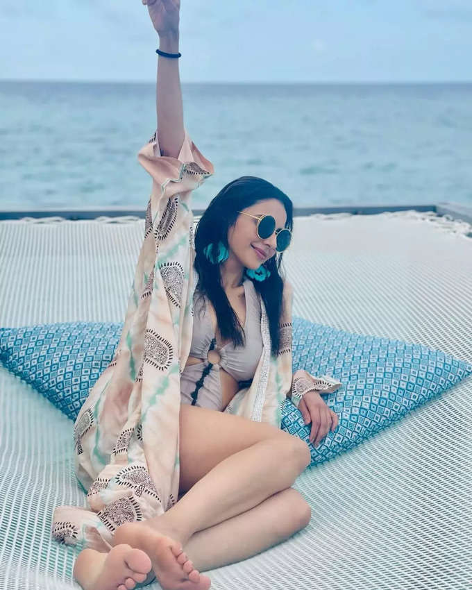 Rakul Preet Singh: நீச்சலுடையில் கலக்கும் ரகுல் ப்ரீத் சிங்: கிளாமர் கிளிக்ஸ்.!