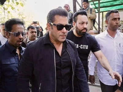 Salman Khanને મળી Y+ સિક્યુરિટી, 11 સુરક્ષાકર્મીઓ રહેશે સાથે, Akshay Kumar અને Anupam Kherની સુરક્ષા વધારવામાં આવી