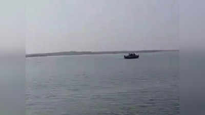 Akshaya Navami: अक्षय नवमी पर मथुरा में बड़ा हादसा, परिक्रमा करने आए श्रद्धालुओं से भरी नाव यमुना में पलटी