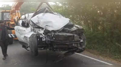 UP Accident: हाथरस में ट्रक से भिड़ी श्रद्धालुओं की कार, आगरा में खड़े टैंकर में पीछे से जा घुसी बस, 5 मौतें