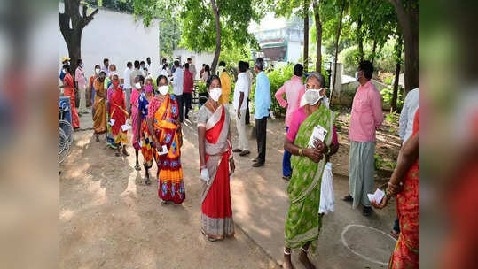 Munugodeలో సీన్ రివర్స్.. పోలింగ్‌లో కనిపించని యువ ఓటర్లు.. వ్యక్తమవుతోన్న అనుమానాలు.. కారణం అదేనా..? 