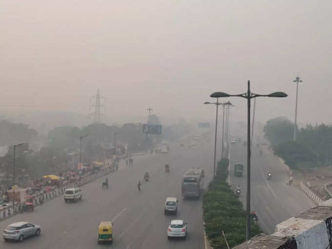 दिल्ली : गीता कॉलोनी में धुंध का असर