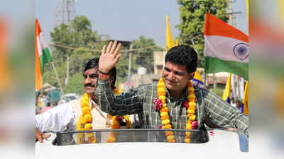 Isudan Gadhvi Political Career: गुजरात में इसुदान गढ़वी बने AAP की पसंद, पत्रकारिता से सियासत तक... पढ़ें पूरा सफर