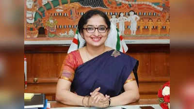 Collector Divya S Iyer : ছেলে কোলে নিয়ে ভাষণ! বিতর্ক মুখে IAS