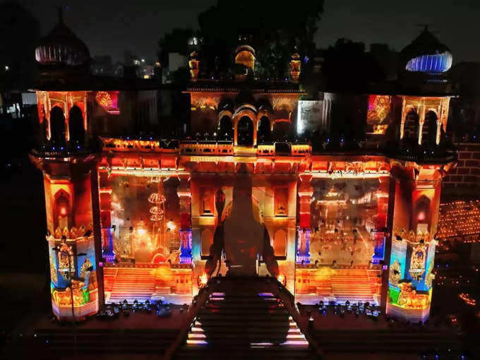 लेजर शो में भगवान शिव की झलक, महादेव के नारो से गूंजे घाट