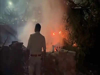 Kanpur News: सपा विधायक इरफान सोलंकी के भाई ने हमारे घर को लगा दी आग, पुलिस केवल देख रही थी तमाशा